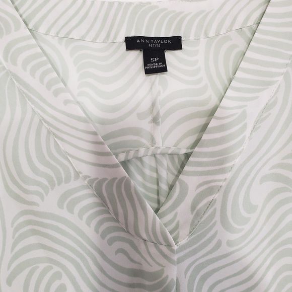 Ann Taylor Petite V-Neck Long Sleeve Blouse, Size SP - Picture 4 of 10